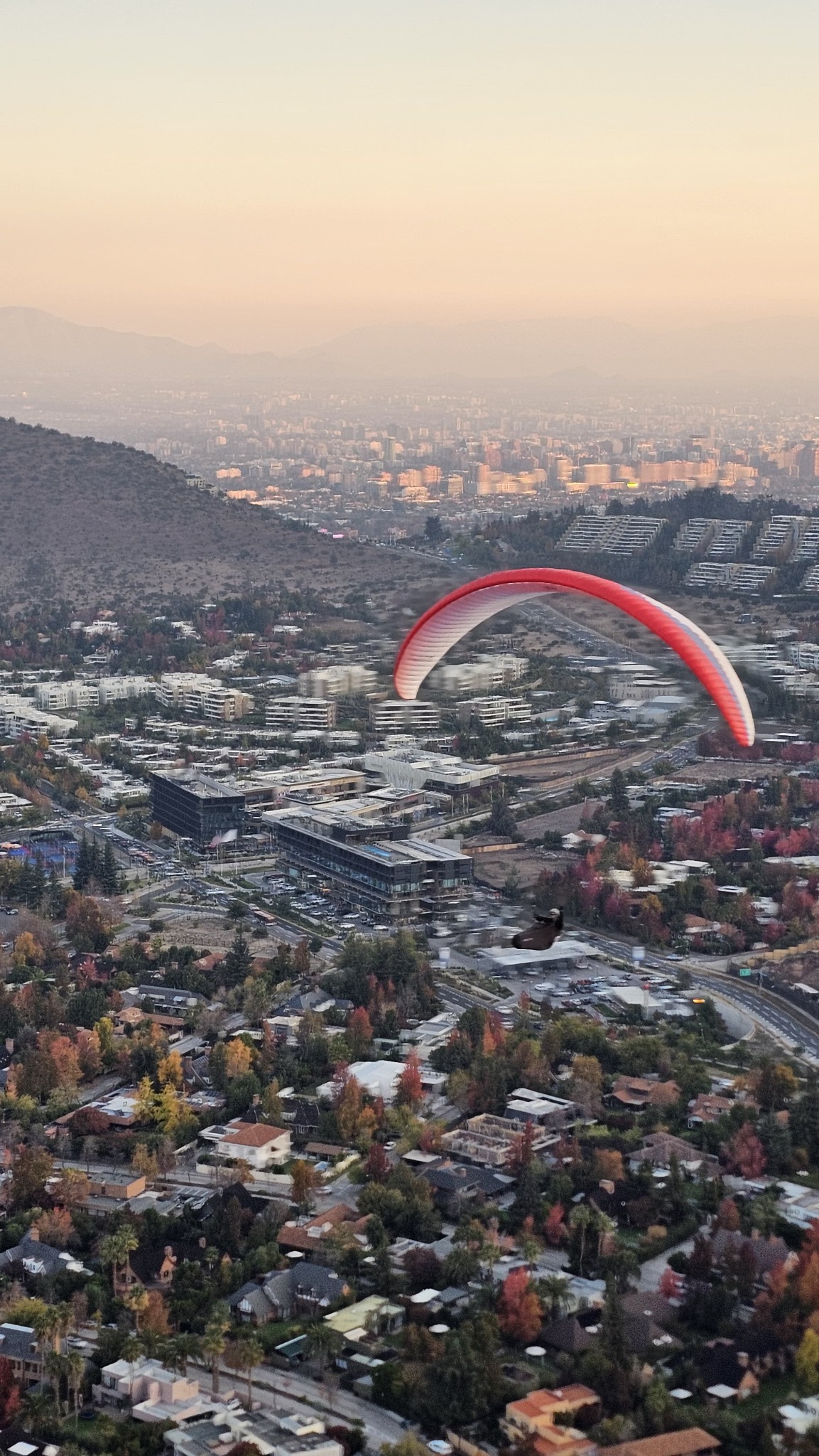 Vuelo en parapente sobre Santiago desde Cerro del Medio