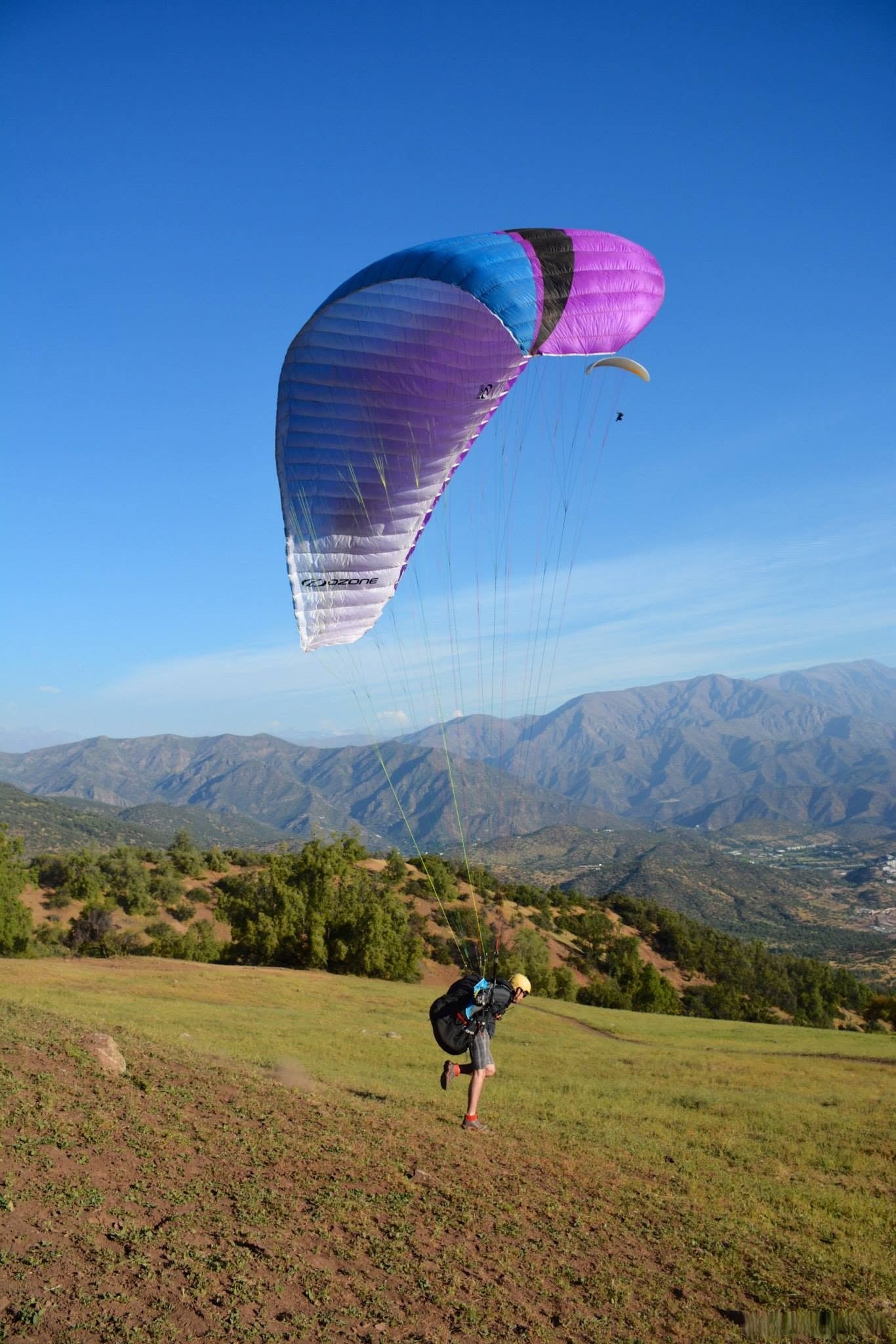 Vuelo en parapente sobre la precordillera de Santiago