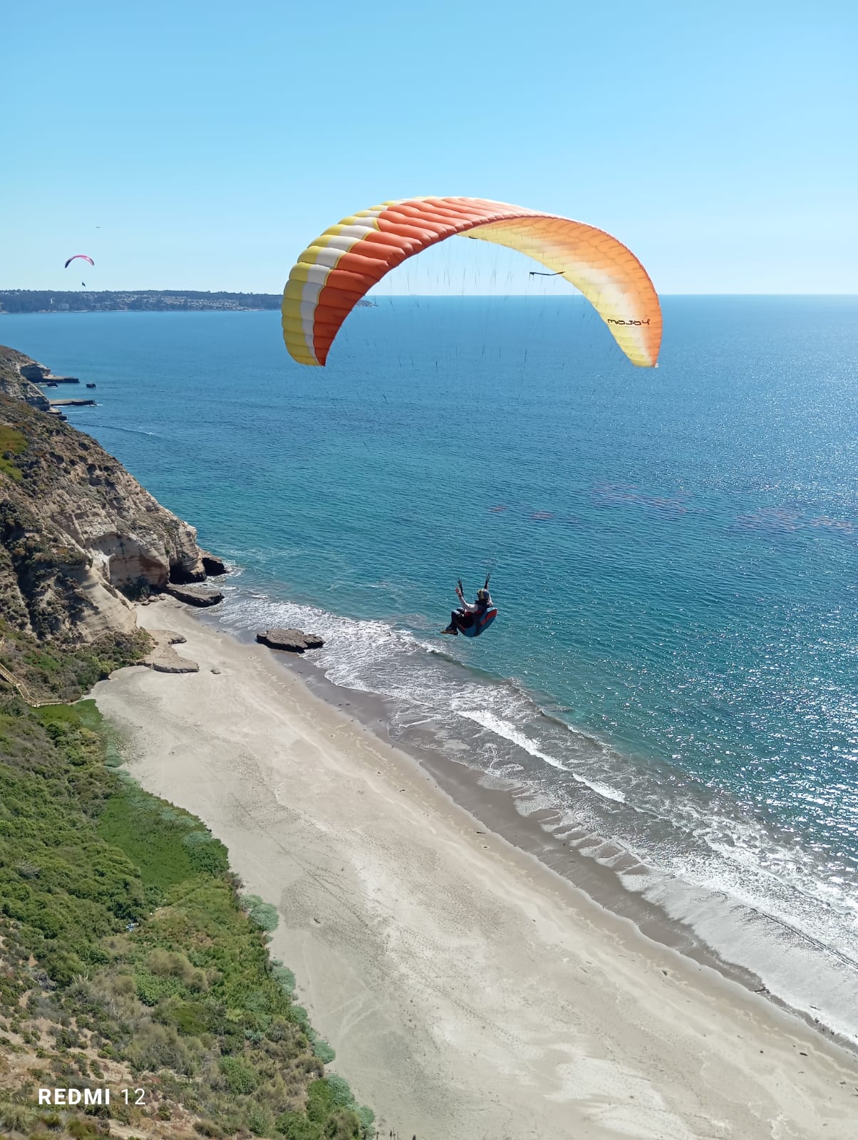 Vuelo en parapente sobre la costa de Chile
